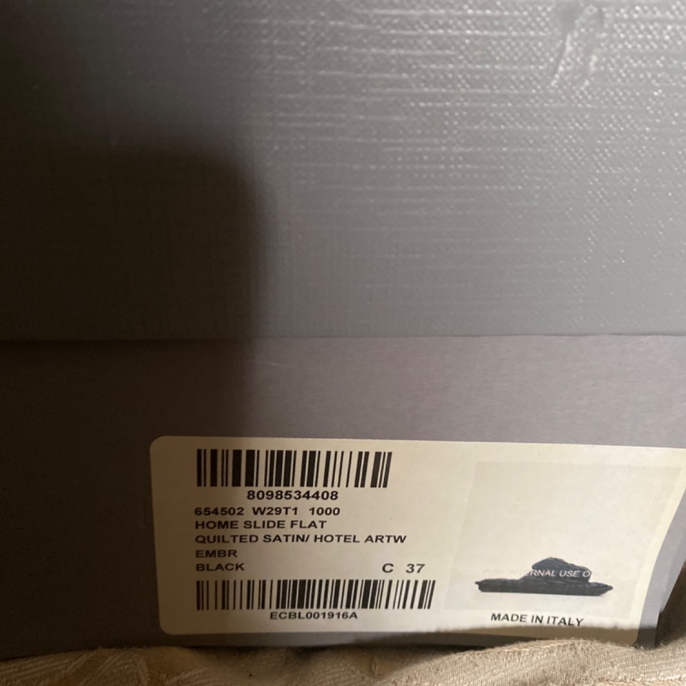 Slippers - Picture 2 of 4